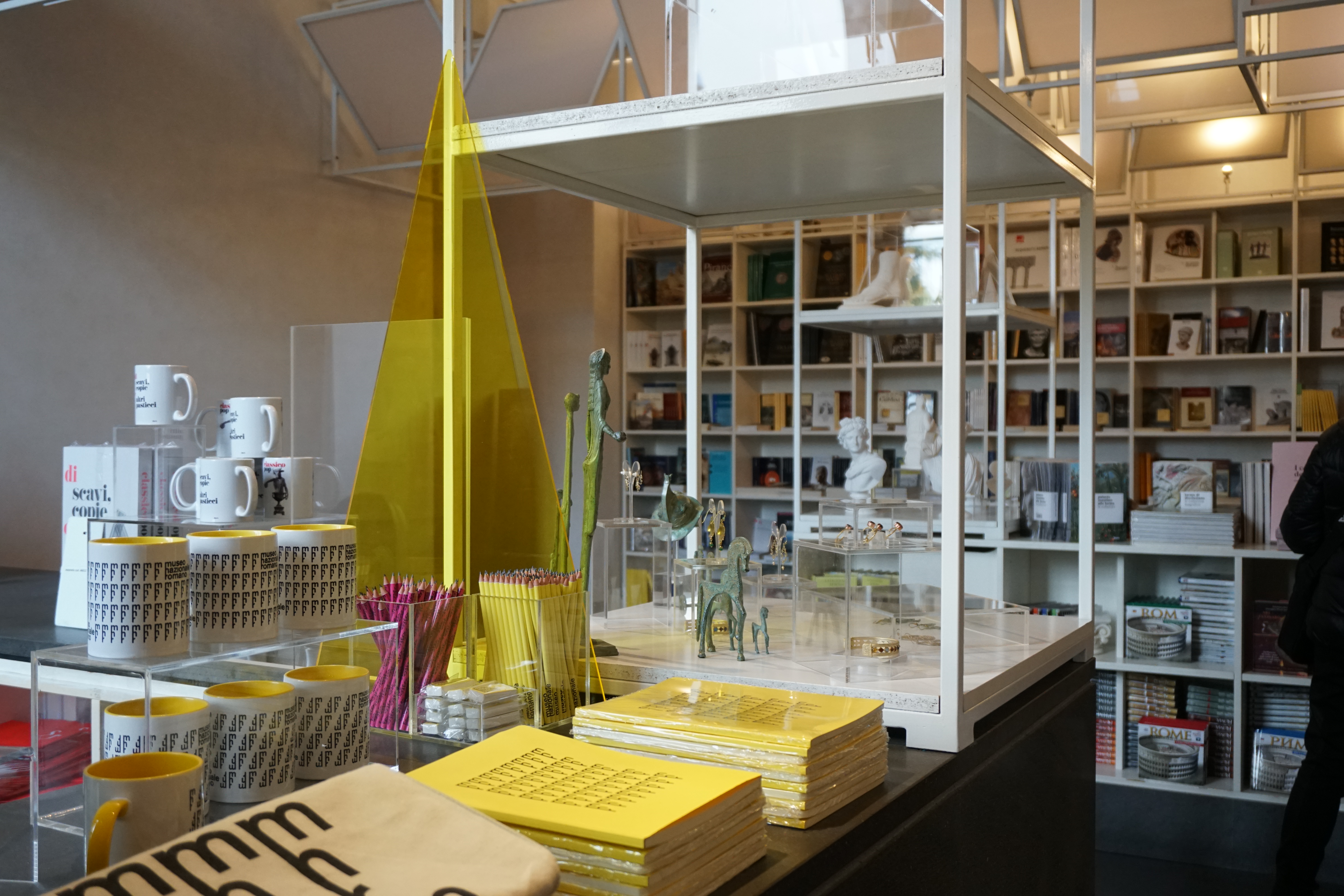 Allestimento del bookshop di Palazzo Massimo