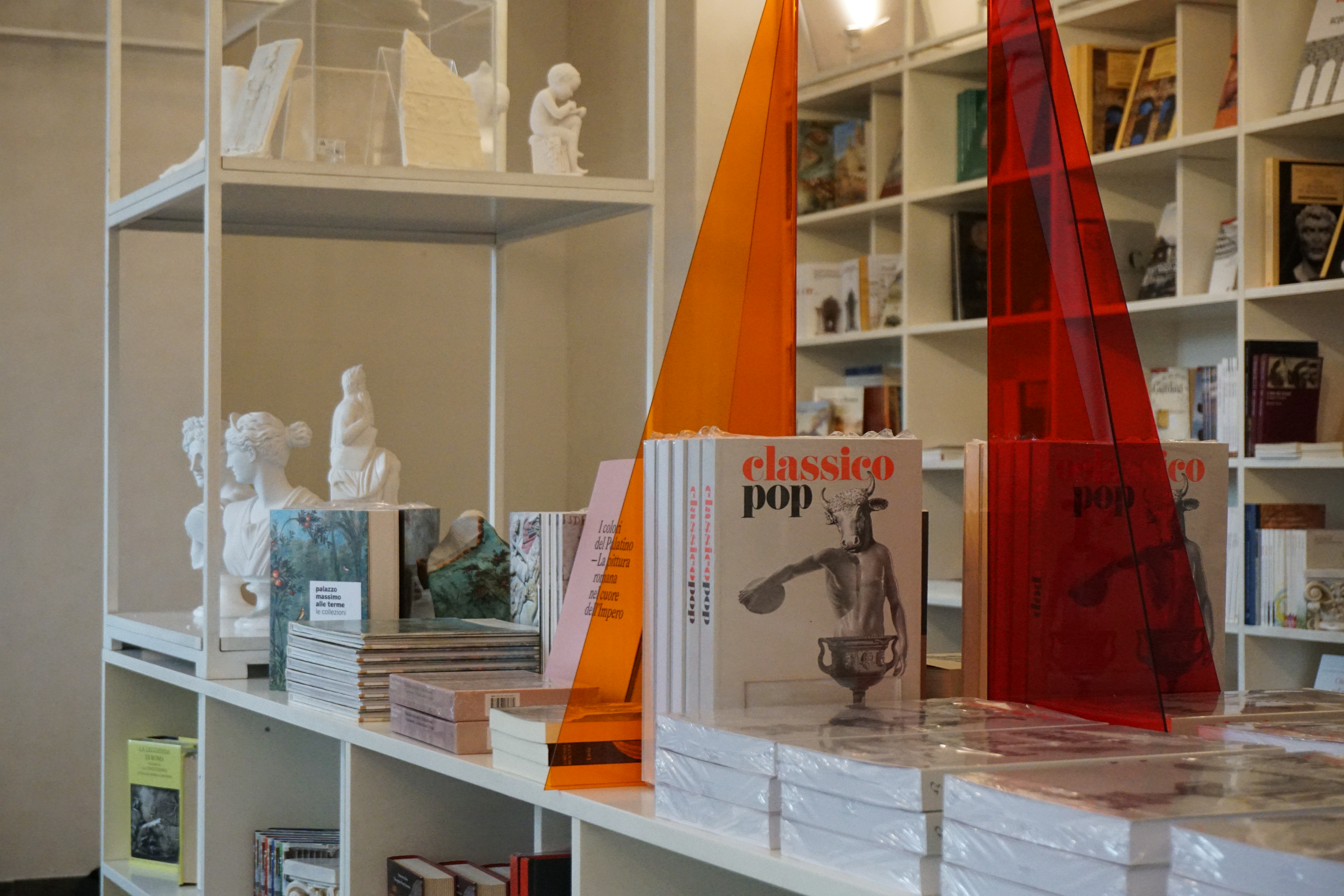 Allestimento del bookshop di Palazzo Massimo